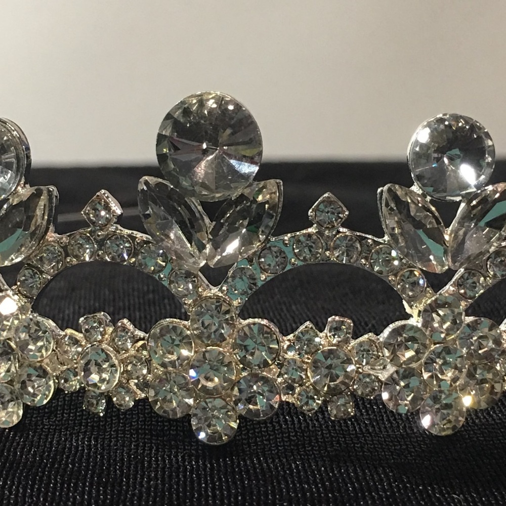 Tiara - Picture 5 of 5